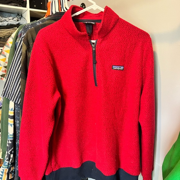 Red Patagonia sweater - Picture 1 of 4